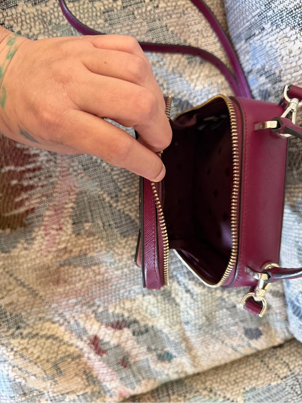 kate spade burgundy cat face purse with gold accent - Picture 3 of 4